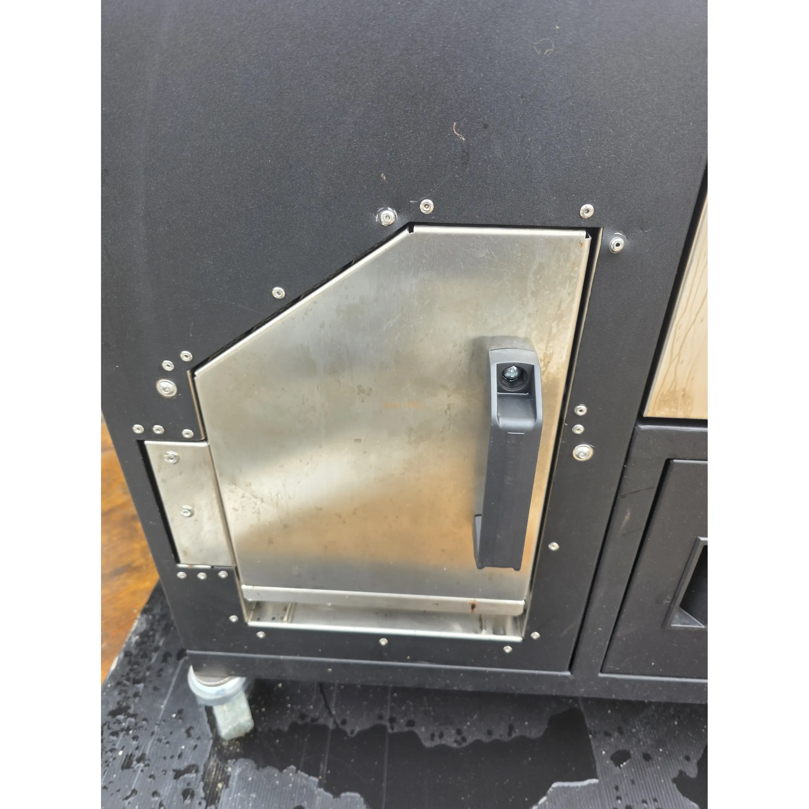 Borniak Commercial Smoker with 10 Shelves - Image 9